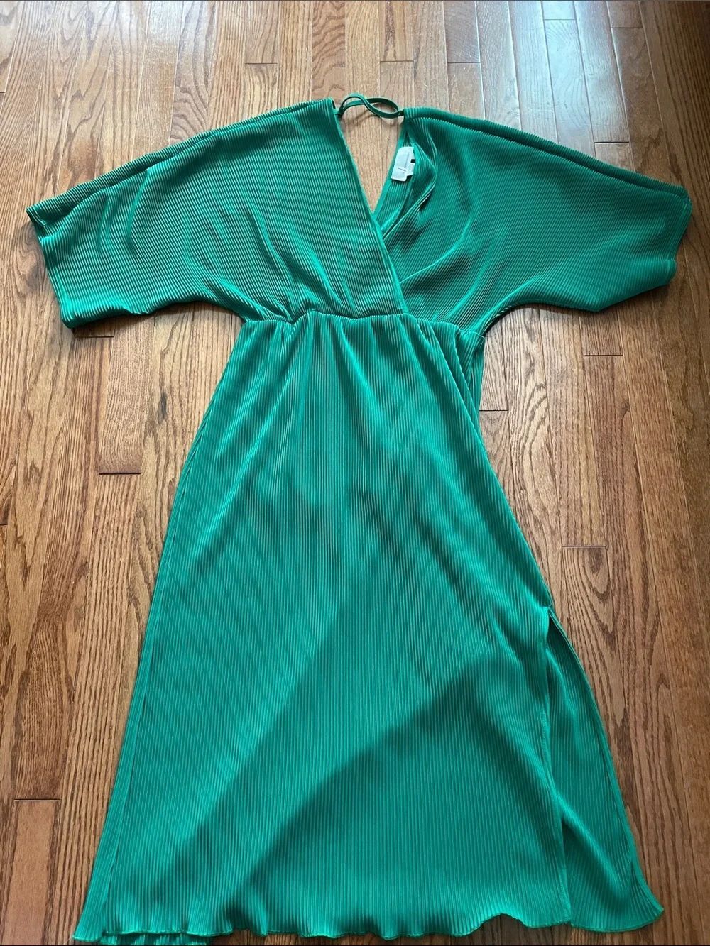 Anthropologie Plisse Green VNeck Pleated Midi Dress Sz Large Petite